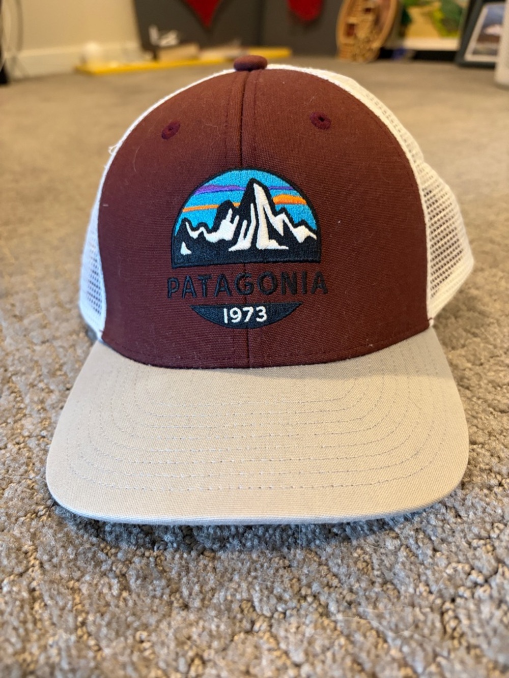 Like new! Patagonia Burgundy Hat Unisex!
